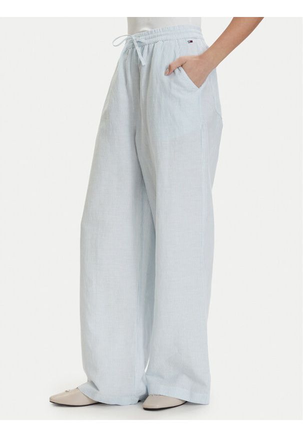 Tommy Jeans Spodnie materiałowe DW0DW22285 Niebieski jasny Loose Fit. Kolor: niebieski. Materiał: len
