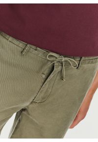 Pako Lorente - PAKO LORENTE – Zielone gładkie szorty męskie. Okazja: na co dzień. Kolor: zielony. Długość: krótkie. Wzór: gładki. Sezon: lato. Styl: casual #7