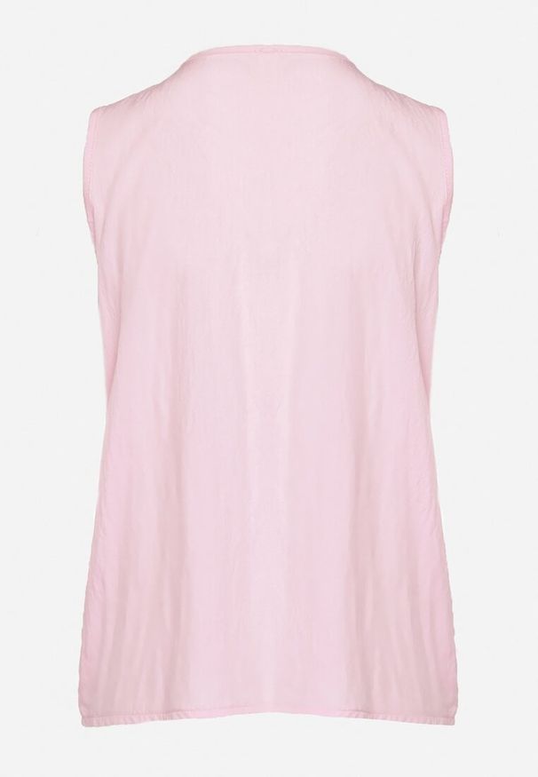 Born2be - Jasnoróżowa Koszula Bez Rękawów z Wiskozą z Dekoltem w Serek i Falbaną Arlimi. Okazja: na co dzień. Typ kołnierza: dekolt w serek. Kolor: różowy. Materiał: wiskoza. Długość rękawa: bez rękawów. Styl: klasyczny, casual, elegancki