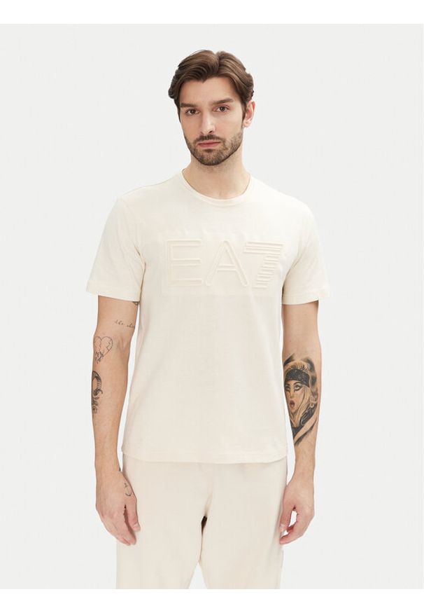 EA7 Emporio Armani T-Shirt 7M000149 AF14772 U1079 Écru Regular Fit. Materiał: bawełna