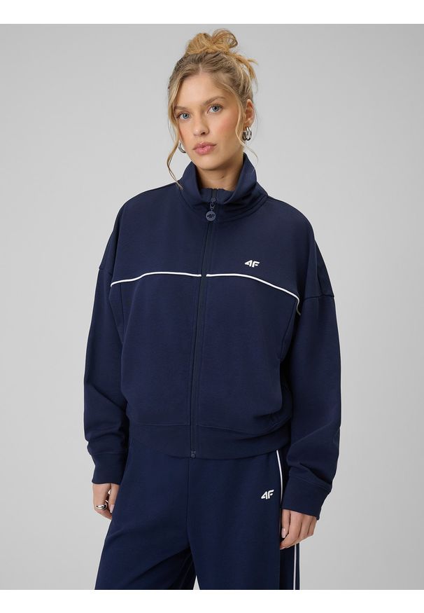 4f - 4F Bluza dresowa regular bez kaptura damska - granatowa M. Okazja: na co dzień. Typ kołnierza: bez kaptura. Kolor: niebieski. Materiał: dresówka. Styl: klasyczny, casual