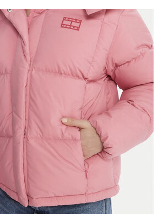 Tommy Jeans Kurtka puchowa Alaska DW0DW21623 Różowy Relaxed Fit. Kolor: różowy. Materiał: syntetyk