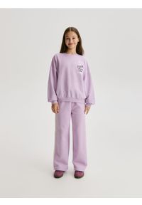 Reserved - Bawełniana bluza z nadrukiem - lawendowy. Kolor: fioletowy. Materiał: bawełna. Wzór: nadruk