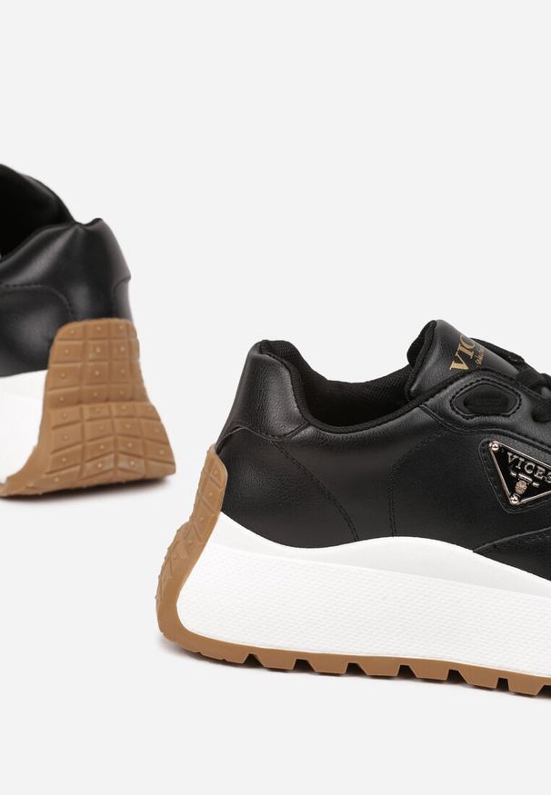 Renee - Czarne Sneakersy Vices na Platformie Ozdobione Metaliczną Aplikacją Nelviera. Okazja: na co dzień. Kolor: czarny. Materiał: jeans. Wzór: aplikacja. Obcas: na platformie