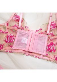 Intica - Komplet bielizny z kwiatowym haftem i koronkowym wykończeniem Keziban. Kolor: różowy. Materiał: koronka. Wzór: kwiaty, haft #8