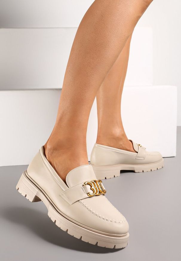 Born2be - Beżowe Mokasyny z Elegancką Klamerką Salves. Kolor: beżowy. Styl: elegancki