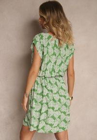 Renee - Zielona Rozkloszowana Sukienka na Krótki Rękaw z Gumką w Talii Milenea. Okazja: na co dzień. Kolor: zielony. Materiał: jeans. Długość rękawa: krótki rękaw. Styl: elegancki, casual #4