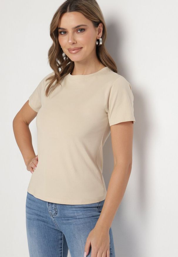 Born2be - Beżowy Klasyczny T-shirt z Bawełny Lorali. Okazja: na co dzień, na spacer. Kolor: beżowy. Materiał: bawełna. Wzór: gładki. Styl: klasyczny
