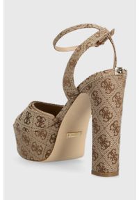 Guess sandały RHINNAE3 kolor beżowy FL7R3N FAL03. Zapięcie: klamry. Kolor: beżowy. Materiał: materiał, guma. Obcas: na obcasie. Wysokość obcasa: średni #3