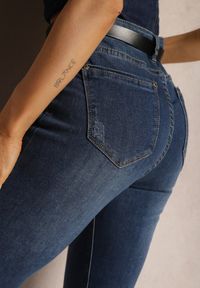 Renee - Granatowe Dopasowane Jeansy Skinny Ozdobione Przedarciami Lanvera. Kolor: niebieski. Wzór: aplikacja #3