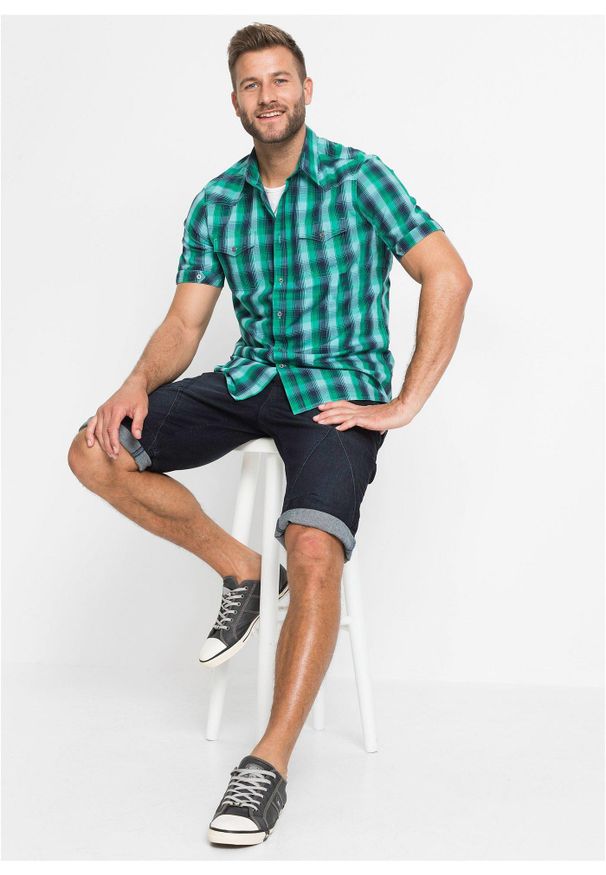 bonprix - Koszula z krótkim rękawem i naszywanymi kieszeniami. Kolor: niebieski. Długość rękawa: krótki rękaw. Długość: krótkie