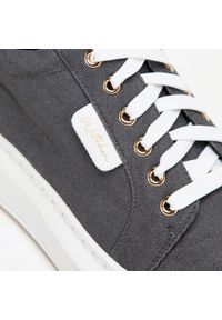 Wittchen - Damskie sneakersy dżinsowe na platformie ciemny szare. Nosek buta: okrągły. Kolor: szary. Materiał: bawełna. Sezon: lato. Obcas: na platformie #4