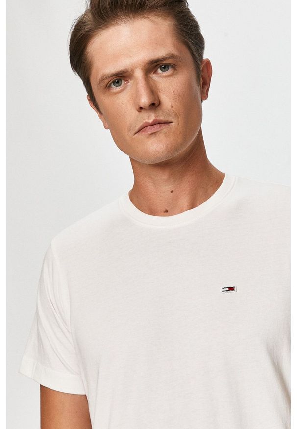 Tommy Jeans - T-shirt. Okazja: na co dzień. Kolor: biały. Wzór: aplikacja. Styl: casual