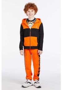 Guess bluza dziecięca kolor pomarańczowy z kapturem wzorzysta. Okazja: na co dzień. Typ kołnierza: kaptur. Kolor: pomarańczowy. Materiał: bawełna, dzianina. Styl: casual #1
