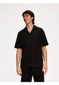 Reserved - Strukturalne polo comfort fit - czarny. Kolor: czarny. Materiał: bawełna, dzianina
