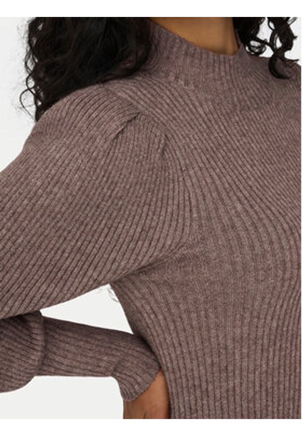 only - ONLY Sukienka dzianinowa Katia 15232502 Brązowy Comfort Fit. Kolor: brązowy. Materiał: syntetyk