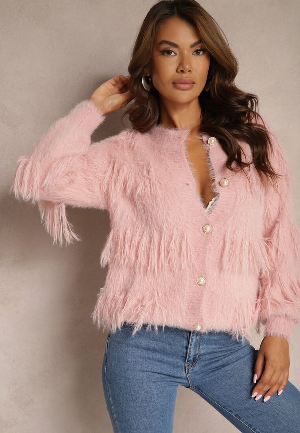 Renee - Różowy Casualowy Kardigan Puchaty z Wełną Frędzlami i Guzikami Mavanira. Okazja: na co dzień. Kolekcja: plus size. Kolor: różowy. Materiał: wełna. Długość rękawa: długi rękaw. Długość: długie. Styl: casual