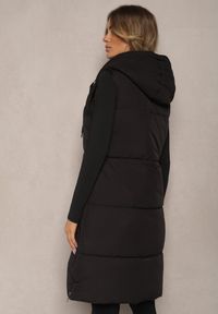 Renee - Czarna Kamizelka Pikowana Wykończona Kapturem i Sznurkami Quinaria. Okazja: na co dzień. Kolor: czarny. Materiał: jeans. Styl: sportowy, elegancki, casual #4