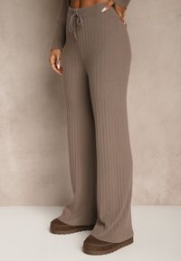 Renee - Ciemnobeżowy Komplet z Dzianiny z Bawełną Spodnie Wide Leg i Sweter Lanneia. Kolekcja: plus size. Kolor: beżowy. Materiał: bawełna, dzianina #3