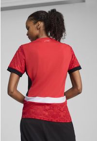 Puma - Damska koszulka domowa Egipt 2025 PUMA Red Black. Kolor: czerwony, czarny, wielokolorowy. Wzór: kolorowy