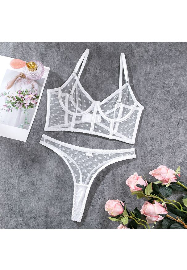 Intica - Komplet bielizny z siateczki z biustonoszem i stringami na romantyczne wieczory Zonda. Kolor: biały. Materiał: materiał