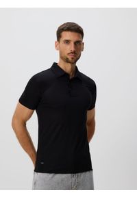 Reserved - Koszulka polo slim - czarny. Typ kołnierza: polo. Kolor: czarny. Materiał: wiskoza, dzianina
