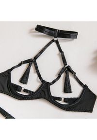 Intica - Komplet bielizny z wycięciami i regulowanymi paskami Puica. Kolor: czarny. Materiał: materiał. Wzór: paski #11