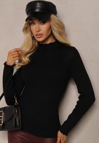 Renee - Czarny Sweter z Wełną przy Dekolcie Ozdobiony Falbanką Seatoria. Okazja: na co dzień. Typ kołnierza: kołnierz z falbankami. Kolor: czarny. Materiał: wełna. Wzór: aplikacja. Styl: wizytowy, casual #4