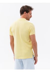 Ombre Clothing - Koszulka polo z dzianiny pique - żółta V4. Typ kołnierza: polo. Kolor: żółty. Materiał: dzianina. Wzór: haft #7