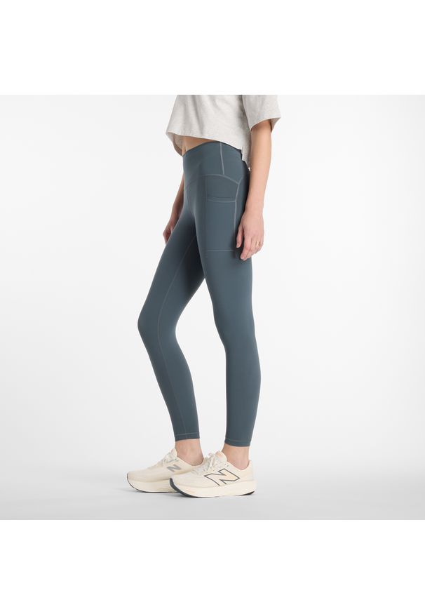 Legginsy damskie do biegania New Balance Sleek WP51268GT – szare. Stan: podwyższony. Kolor: szary. Materiał: poliester, lycra, materiał. Wzór: gładki. Sport: fitness
