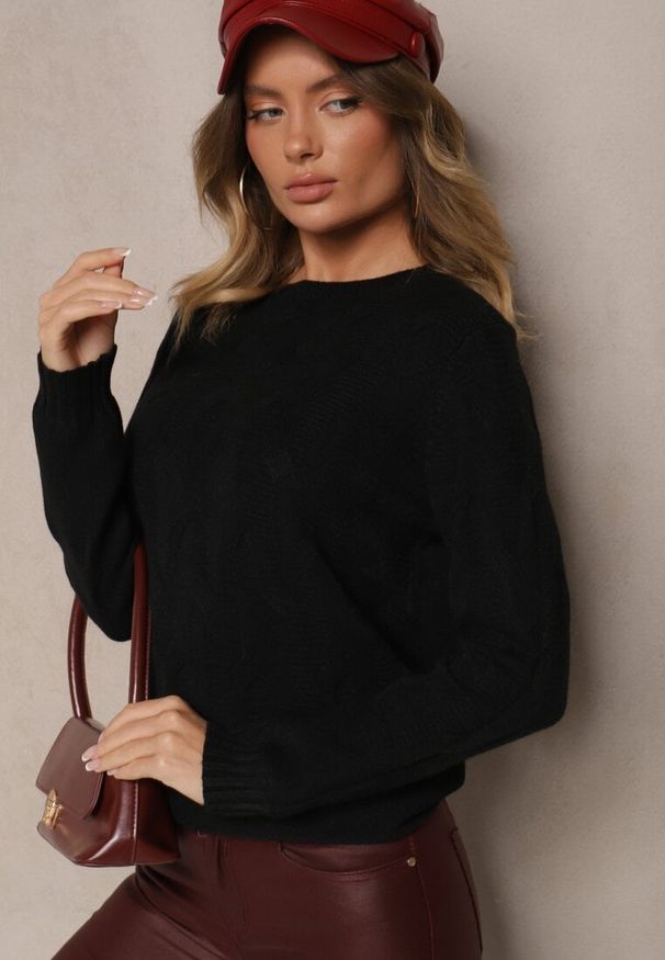 Renee - Czarny Sweter z Wiskozą Bawełną i Tłoczonym Wzorem Zeiatha. Okazja: na co dzień, na imprezę, na spotkanie biznesowe. Kolor: czarny. Materiał: bawełna, wiskoza. Styl: biznesowy, klasyczny, elegancki, casual