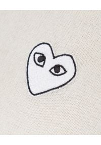 COMME DES GARCONS PLAY - Kremowy sweter z białym sercem. Typ kołnierza: dekolt w serek. Kolor: biały. Materiał: wełna, jeans. Styl: klasyczny #4