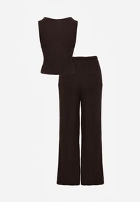 Renee - Brązowy Komplet z Teksturowanej Tkaniny Kamizelka i Spodnie z Gumką w Pasie Tharin. Kolor: brązowy. Materiał: tkanina #7