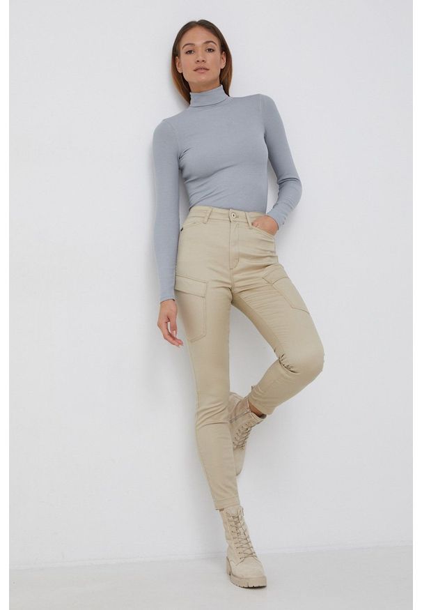 G-Star RAW - G-Star Raw Spodnie damskie kolor beżowy fason cargo high waist. Stan: podwyższony. Kolor: beżowy
