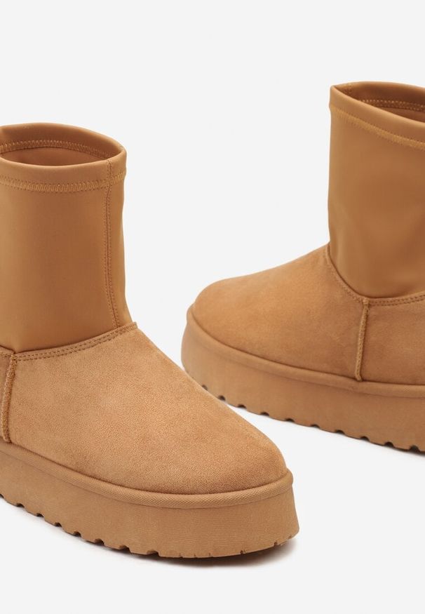 Born2be - Brązowe Śniegowce na Płaskiej Podeszwie ze Skarpetową Cholewką Sevinae. Okazja: na co dzień. Kolor: brązowy. Materiał: jeans. Szerokość cholewki: normalna. Sezon: zima, jesień. Obcas: na płaskiej podeszwie. Styl: casual