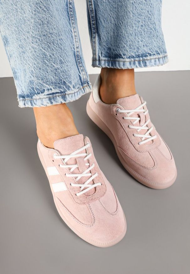 Renee - Różowe Płaskie Sneakersy ze Skóry Naturalnej z Ozdobnymi Paskami Nelarielis. Okazja: na spacer, na co dzień. Zapięcie: pasek. Kolor: różowy. Materiał: skóra. Wzór: paski. Sport: turystyka piesza