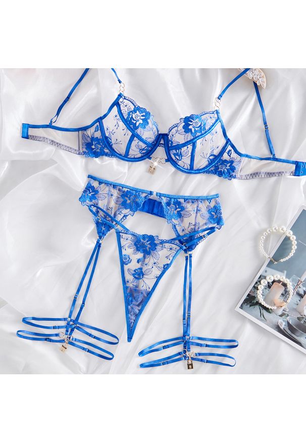 Intica - Bielizna komplet z haftem i koronką na wieczór Katsue. Kolor: niebieski. Materiał: koronka. Wzór: haft, koronka