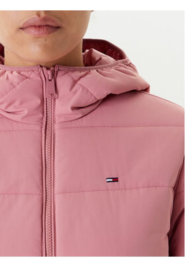 Tommy Jeans Kurtka przejściowa DW0DW20959 Różowy Slim Fit. Kolor: różowy. Materiał: syntetyk