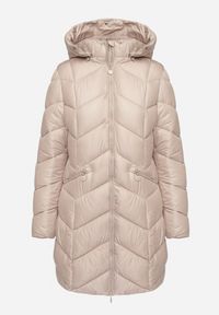 Born2be - Beżowa Pikowana Kurtka o Taliowanym Kroju z Kapturem i Futrzaną Podszewką Emithalla. Okazja: na co dzień. Typ kołnierza: kaptur. Kolor: beżowy. Materiał: futro. Długość rękawa: długi rękaw. Długość: długie. Styl: casual, elegancki, klasyczny #3