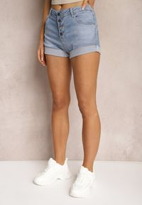 Renee - Niebieskie Jeansowe Szorty High Waist z Bawełną Wykończone Guzikami Nelithra. Okazja: na co dzień, na plażę, na spacer. Stan: podwyższony. Kolor: niebieski. Materiał: bawełna, jeans. Sezon: lato. Styl: elegancki, casual #4
