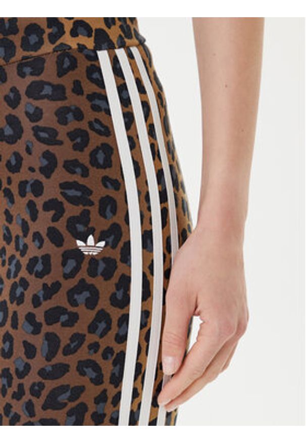 Adidas - adidas Legginsy Leopard 3-Stripes JW7308 Brązowy Slim Fit. Kolor: brązowy. Materiał: bawełna
