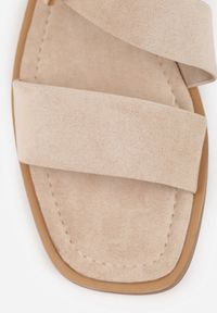Born2be - Beżowe Płaskie Sandały z Asymetrycznym Paskiem i Dużą Klamrą Zellova. Okazja: na co dzień. Zapięcie: klamry. Kolor: beżowy. Materiał: zamsz, koronka. Styl: casual, elegancki #7
