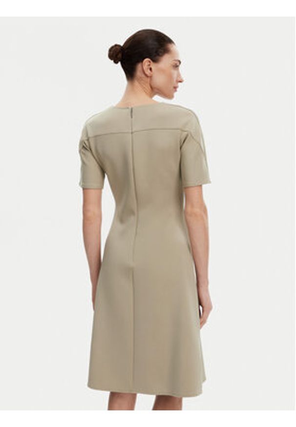 Calvin Klein Sukienka codzienna K20K208151 Beżowy Regular Fit. Okazja: na co dzień. Kolor: beżowy. Materiał: syntetyk. Typ sukienki: proste. Styl: casual