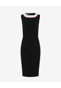 MOSCHINO - Czarna sukienka z aplikacją. Kolor: czarny. Materiał: materiał. Wzór: aplikacja. Typ sukienki: sportowe, z odkrytymi ramionami. Styl: klasyczny, sportowy. Długość: mini #4
