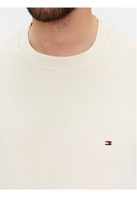 TOMMY HILFIGER - Tommy Hilfiger Bluza Flag Logo MW0MW32735 Beżowy Regular Fit. Kolor: beżowy. Materiał: bawełna #5