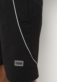 Born2be - Czarne Dresowe Szorty Bermudy z Ozdobnymi Przeszyciami Nitarria. Okazja: na co dzień. Kolor: czarny. Materiał: dresówka. Styl: sportowy, klasyczny, elegancki, casual #3