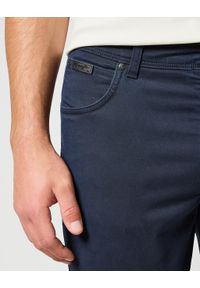 Wrangler - WRANGLER MĘSKIE SPODNIE JEANSOWE TEXAS SLIM DARK NAVY 112358037 W12S012239