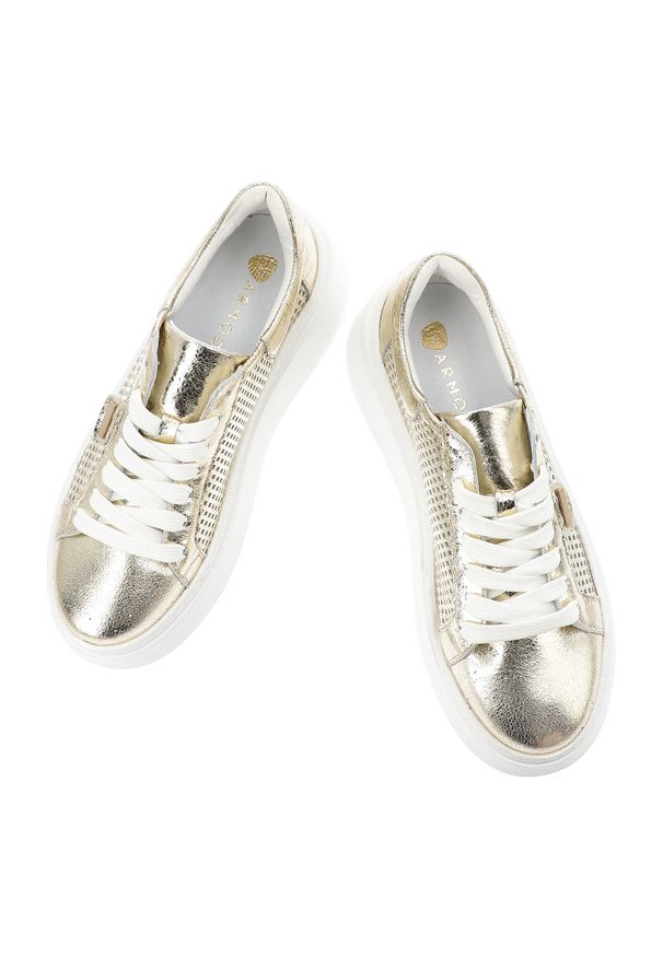 Sneakersy damskie Armodo, cholewka ze skóry naturalnej perforowana konstrukcja zapewniająca przewiewność klasyczne sznurowanie gruba stabilna podeszw. Okazja: na co dzień. Zapięcie: sznurówki. Kolor: złoty. Materiał: skóra. Szerokość cholewki: normalna. Wzór: ażurowy. Sezon: wiosna, lato. Styl: klasyczny
