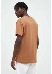 Tommy Jeans t-shirt bawełniany kolor brązowy z aplikacją. Kolor: brązowy. Materiał: bawełna. Długość rękawa: krótki rękaw. Długość: krótkie. Wzór: aplikacja. Styl: klasyczny #4