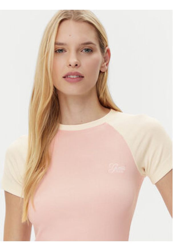 Guess Jeans T-Shirt W5GP61 KA0H1 Różowy Regular Fit. Kolor: różowy. Materiał: bawełna